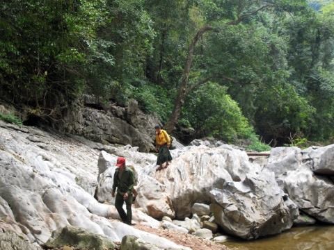 Mang yêu thương đến với bà con dân tộc Vân Kiều - ảnh 2